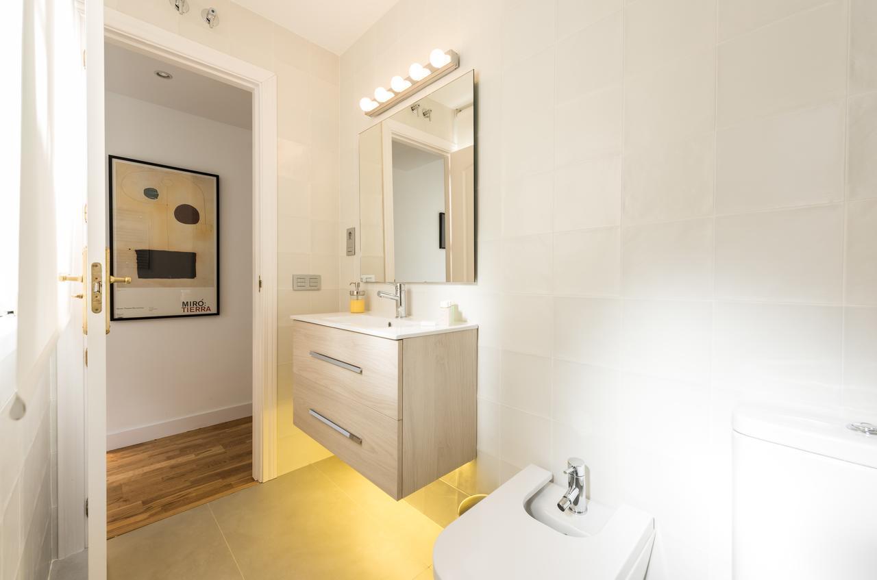 Latina Suite Madrid Room photo